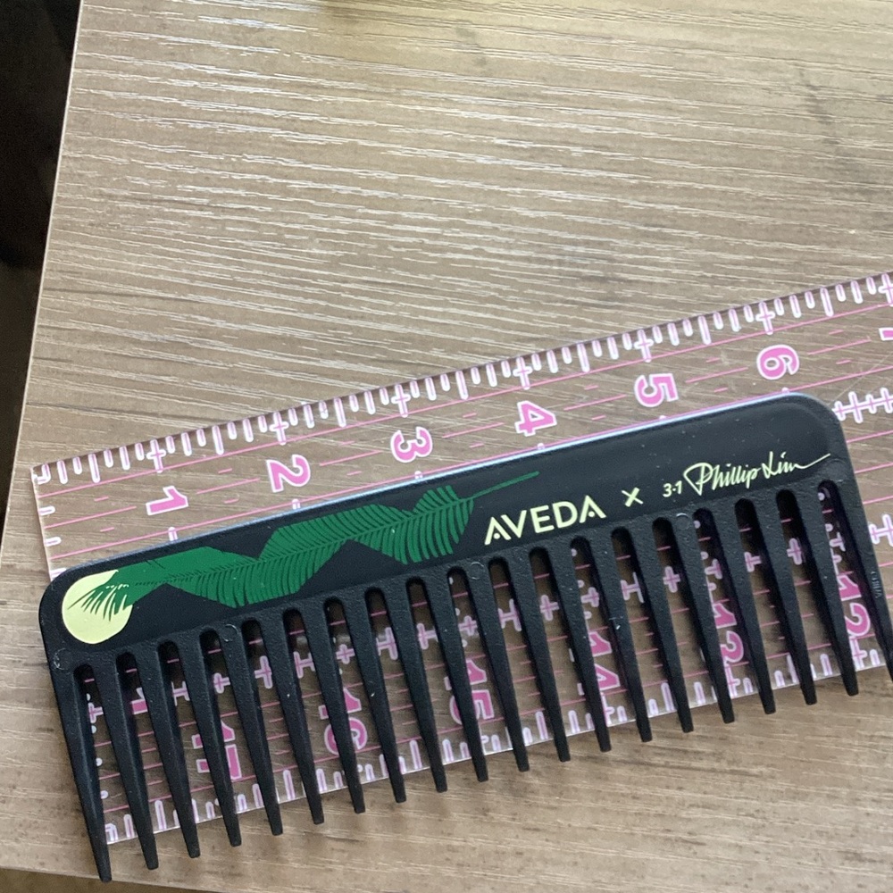 New AVEDA x 3.1 Phillip Lim Detangling Comb - Picture 4 of 4